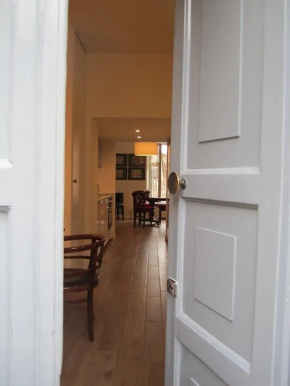 Charming And Elegant Apartment Historic Center Of Милан