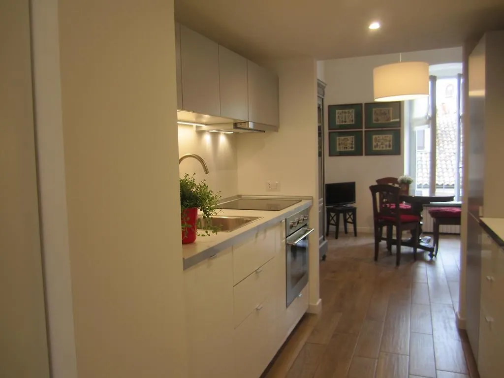 Charming And Elegant Apartment Historic Center Of Милан