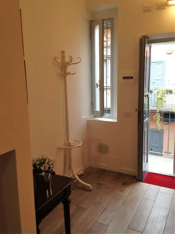 Charming And Elegant Apartment Historic Center Of Милан